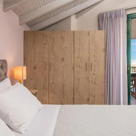 Koukos Loft Aparthotel 4*