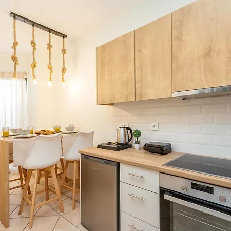 Koukos Loft מלון דירות 4*