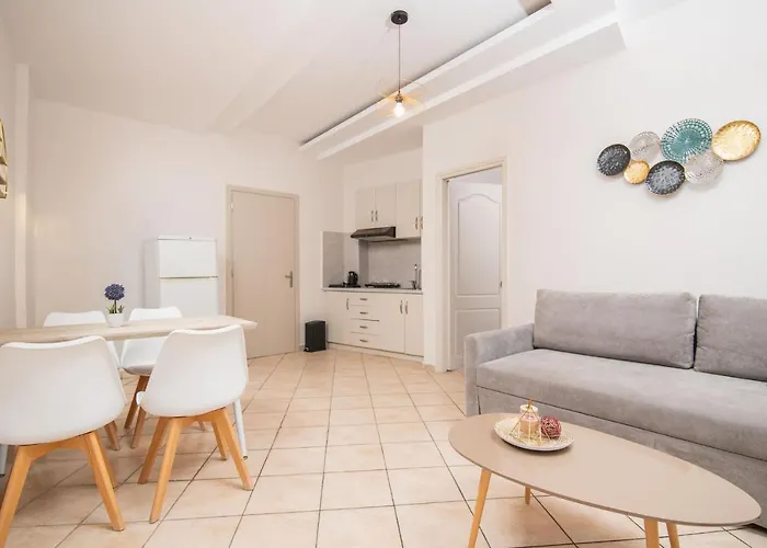Koukos Loft מלון דירות 4*
