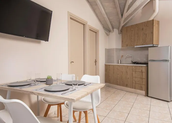 Koukos Loft מלון דירות 4*