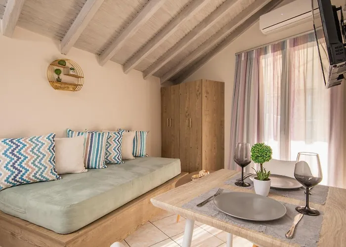 Koukos Loft מלון דירות 4*
