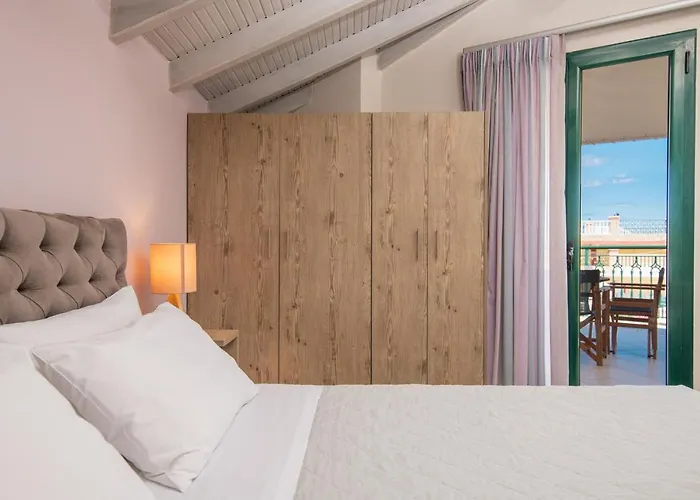 Koukos Loft מלון דירות 4*